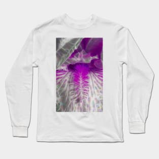 closeup of the central part of a iris with beard in full bloom in shades of white and purple colours Long Sleeve T-Shirt
